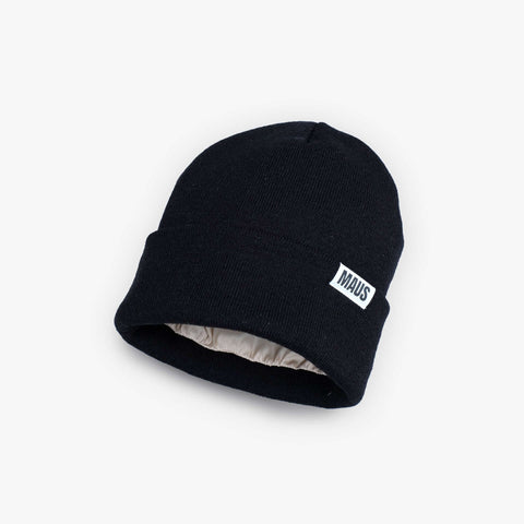 Schwarzes MAUS Beanie mit Satinfutter, haarschonend und stylisch by Dejan Garz