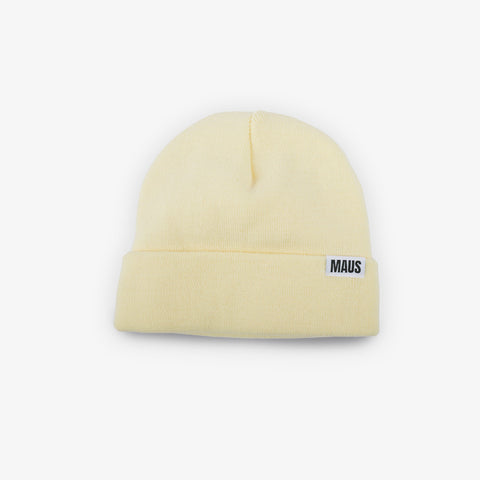 Beiges MAUS Beanie mit Label an der Seite, Vorderansicht by Dejan Garz